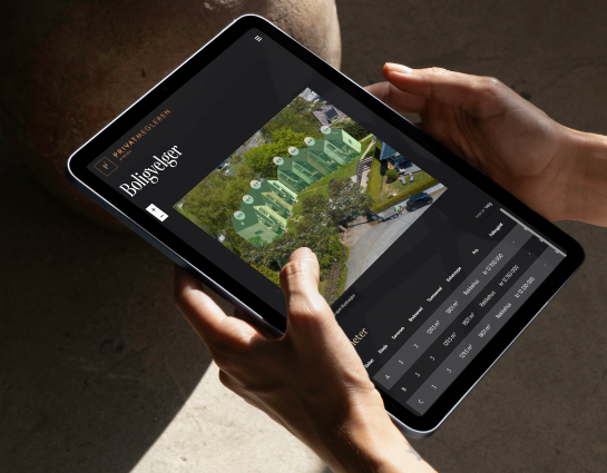 Privatmegleren velger Kvass, illustrasjon av prosjektside og boligvelger for PrivatMegleren, vist på en tablet